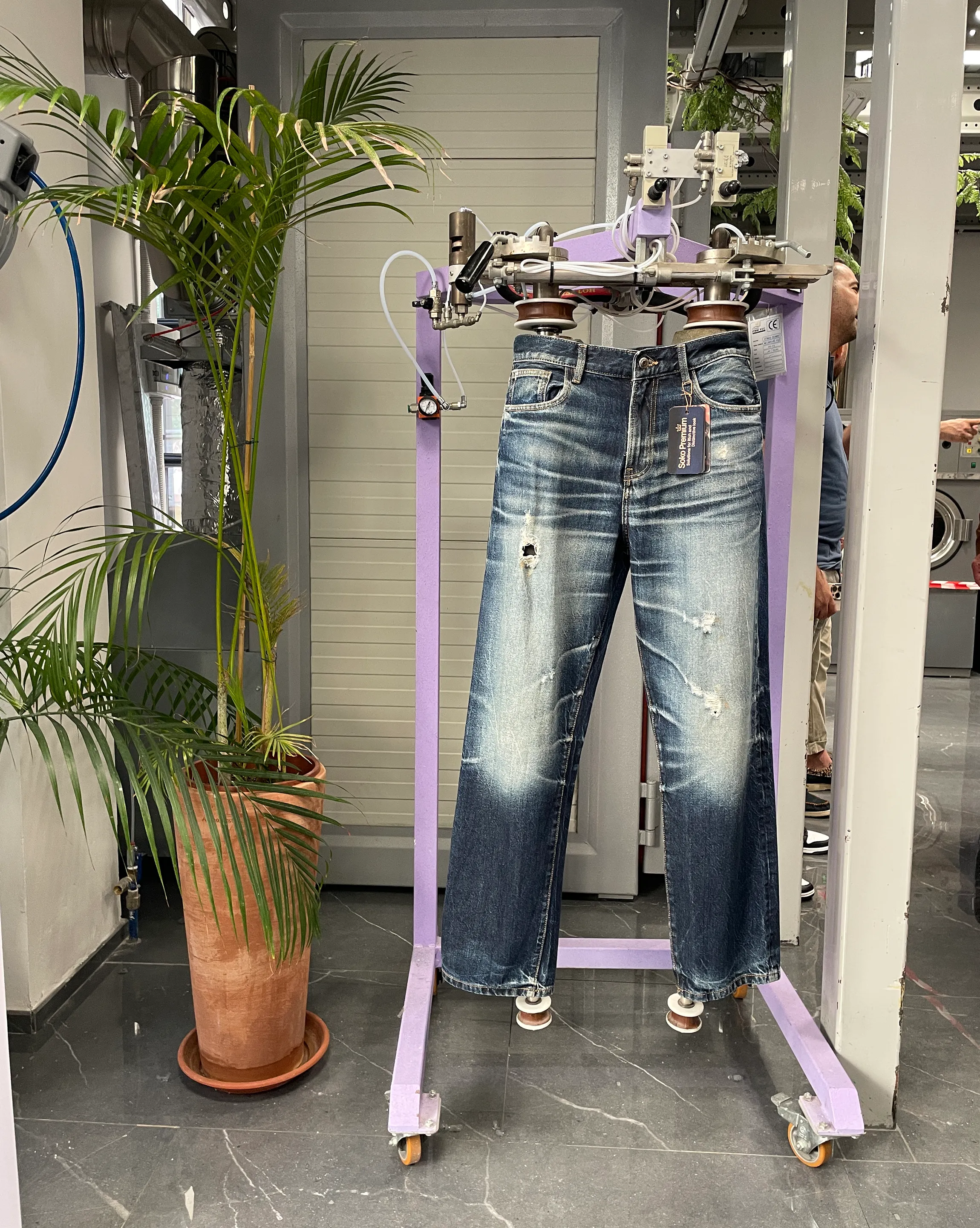 Sturlini Firenze x Pioneer Denim a favore di Amref